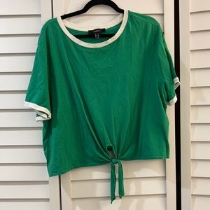 Forever 21+ cropped green tee shirt